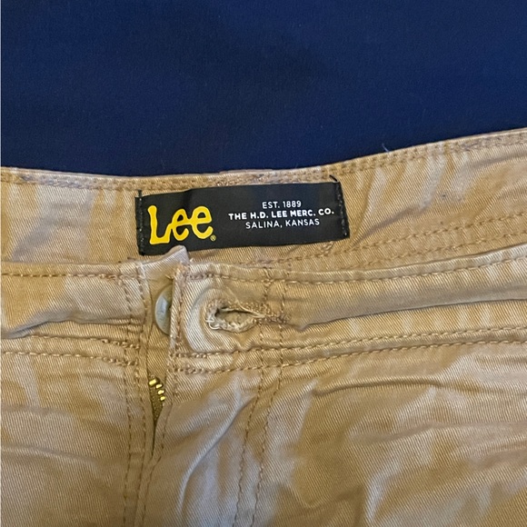Lee Cargo Shorts - Picture 2 of 3